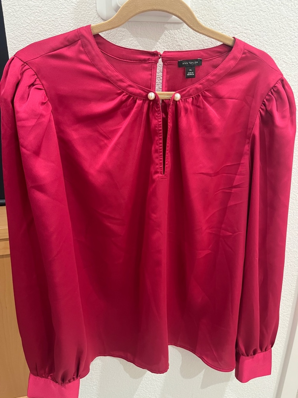 Ann Taylor Raspberry Pearl-Bar Keyhole Long Sleeve Blouse XL